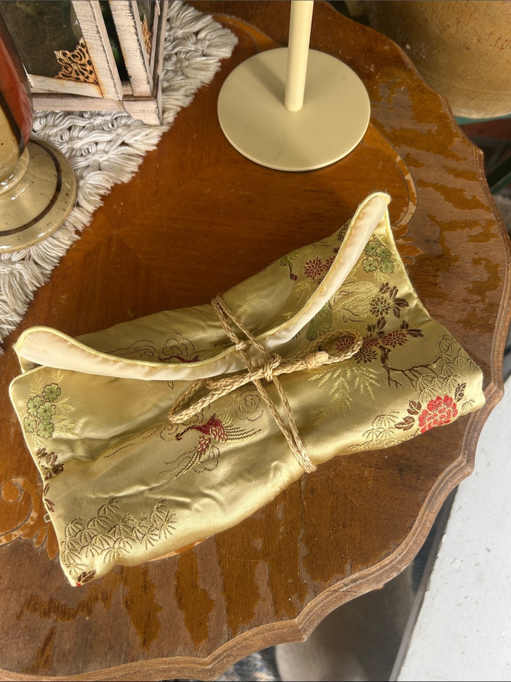 Vintage Gold Floral Jewelry Roll Pouch
